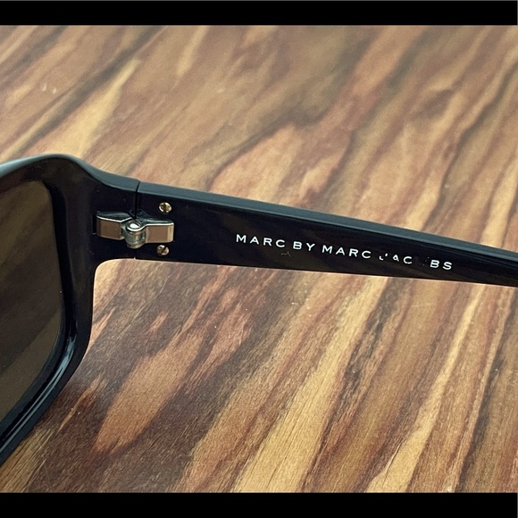 Women’s Marc Jacobs Sanglasses - Picture 3 of 6